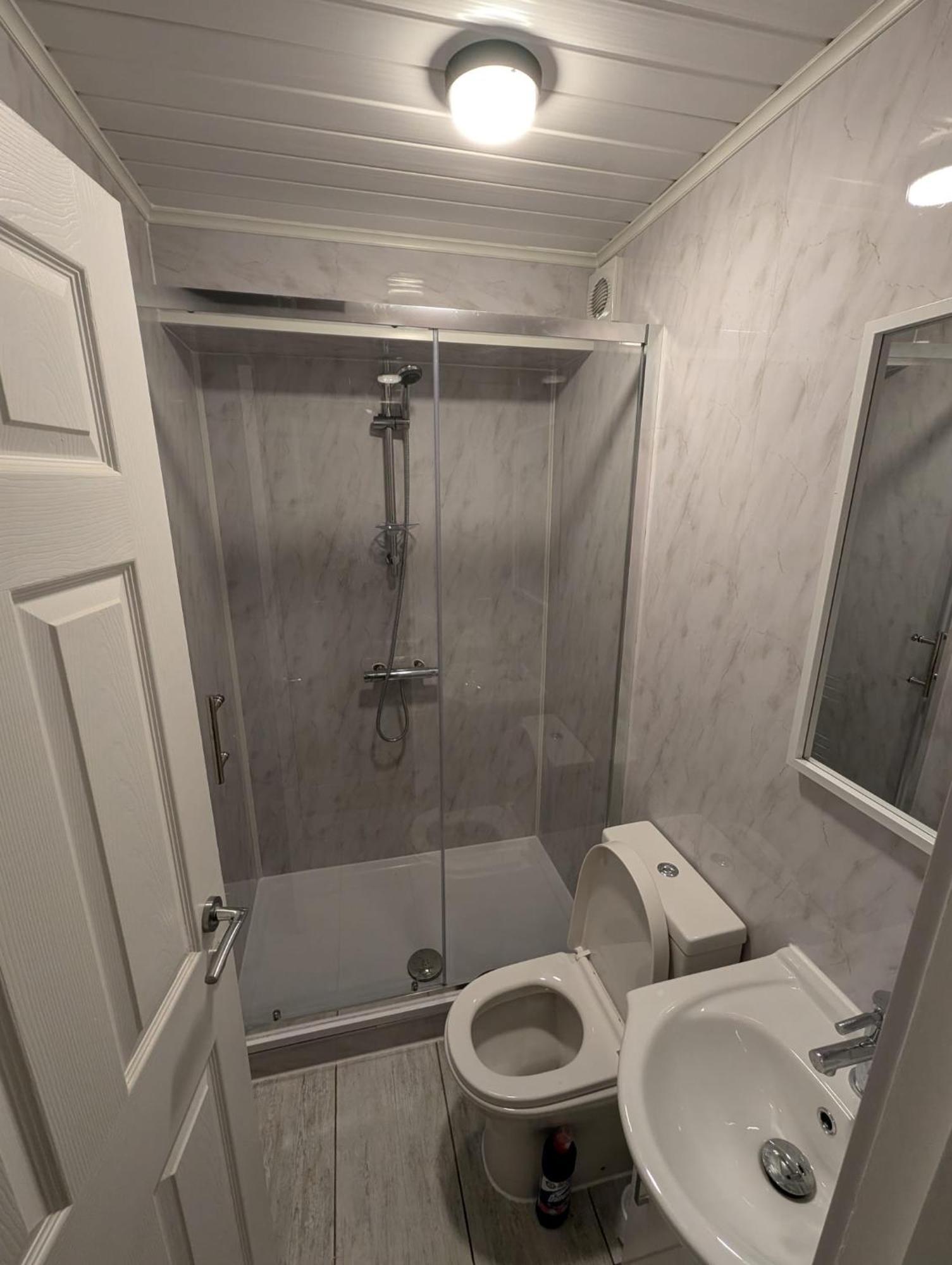 London En-Suite Double Rooms - Leytonstone E11 Екстер'єр фото